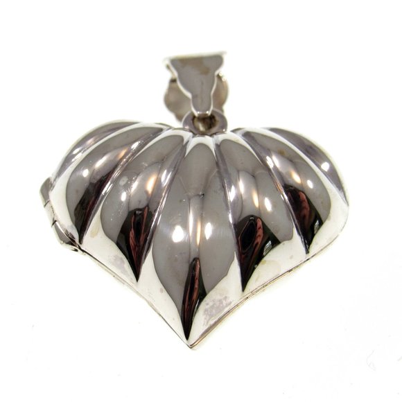 Solid 925 Sterling Silver Scalloped Clamshell Heart Keepsake Locket Pendant - Picture 1 of 6